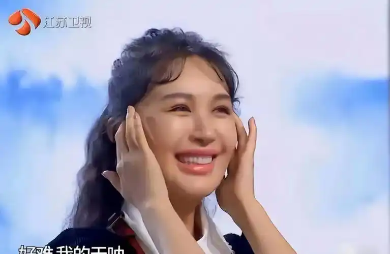 李菲儿新综艺又遭吐槽:本手握王炸,错失黄晓明后为何越混越差?