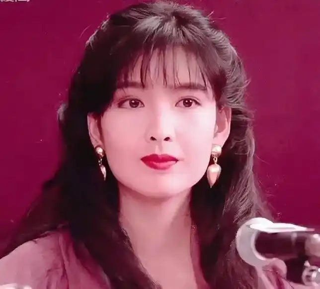 谁会不喜欢小犹太呢?#壁纸#周慧敏 - 抖音