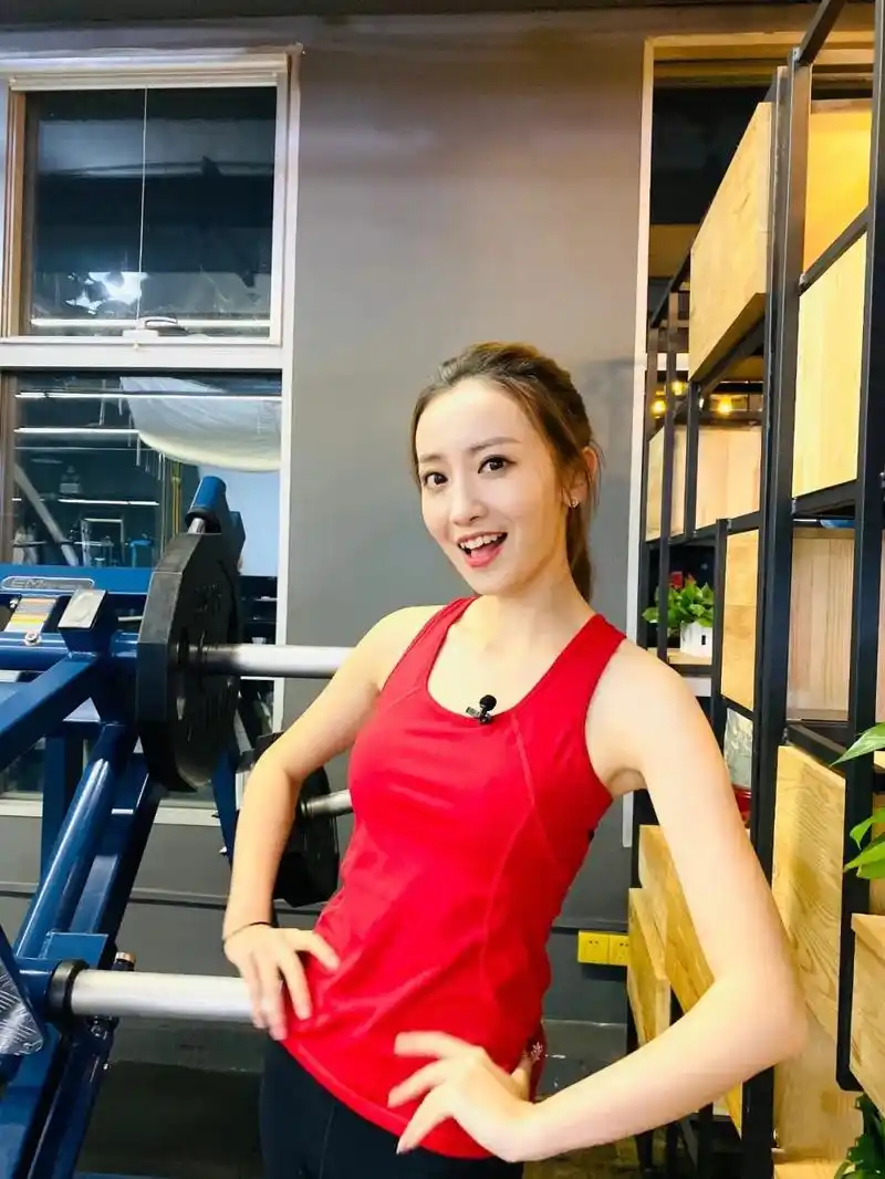 刘佳依,拥有御姐范气质的nba美女主播