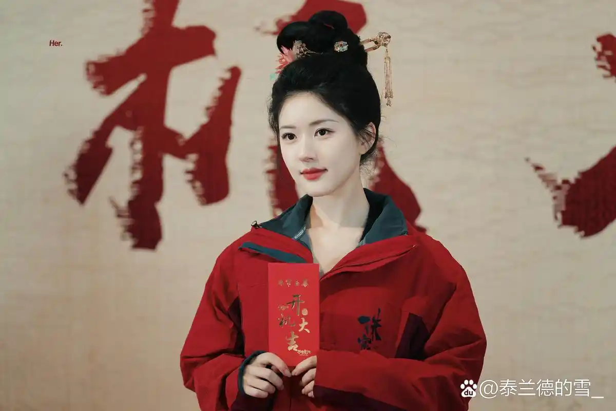 赵露思新剧开机照好美#赵露思