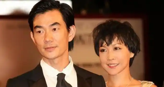 回顾6位情史干净的已婚男星,个个与原配白头到老,长的相守47年