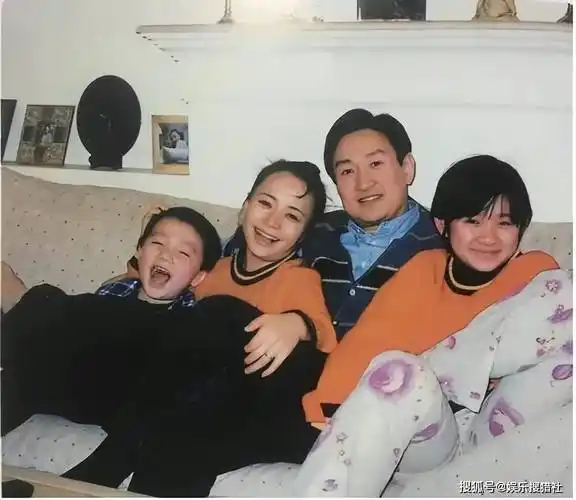 英达基因真强大宋丹丹儿子巴图晒全家人幸福露营画面