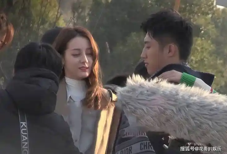 迪丽热巴黄景瑜又被扒,多部作品班底相似,疑似为两人关系添实锤_网友