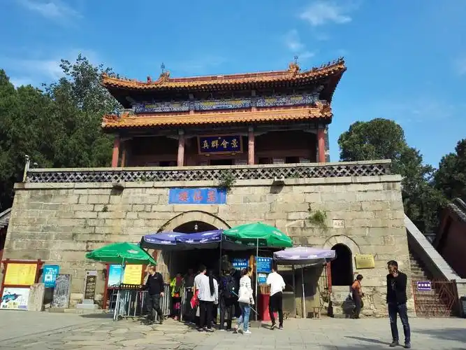 山东省泰安市泰山区环山公路靠近泰山风景名胜区-壶天阁