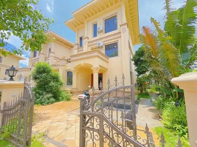 海甸岛恒大美丽沙悦澜府独栋别墅出租带电梯带花园随时看房