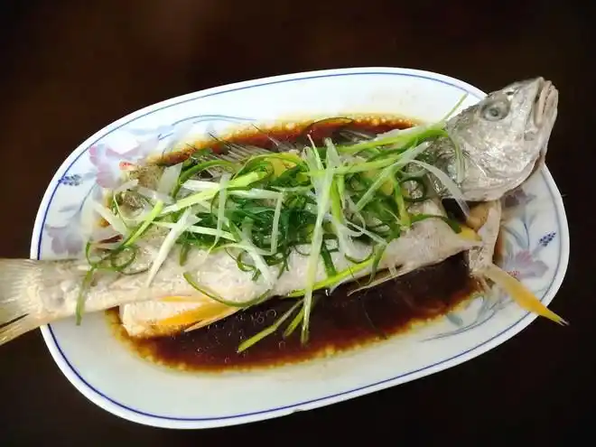 粤式清蒸鱼的做法