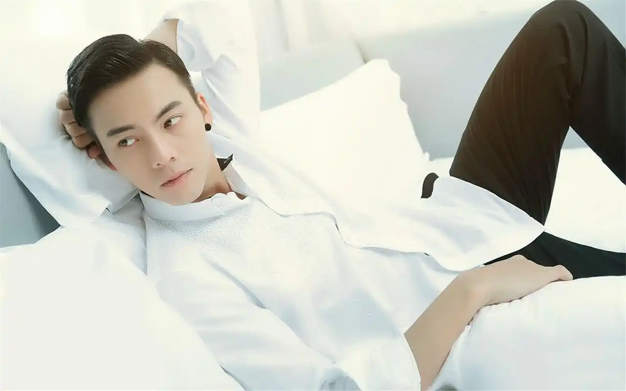 国民小鲜肉陈伟霆帅气型男简约写真桌面壁纸第一辑