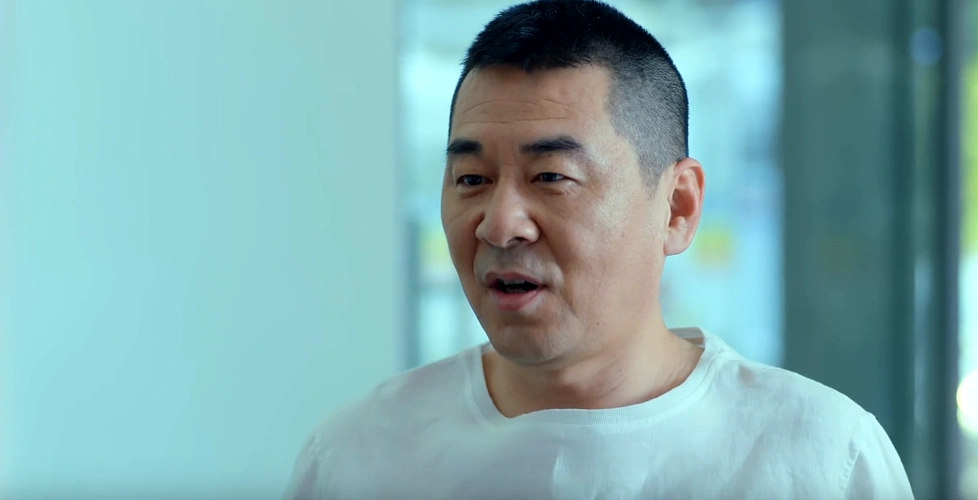 原创陈建斌新剧《爱我就别想太多》:奇葩男人大聚会,来回折腾不嫌累