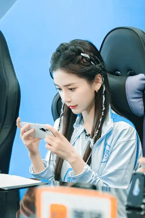 angelababy电竞美少女#angelababy#战至巅峰#剧照96蝴蝶结编发孕屯