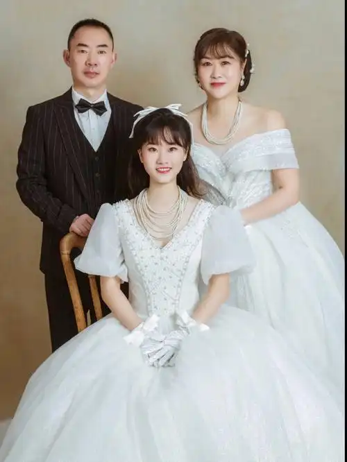 审美积累这才是三口之家该拍的全家福