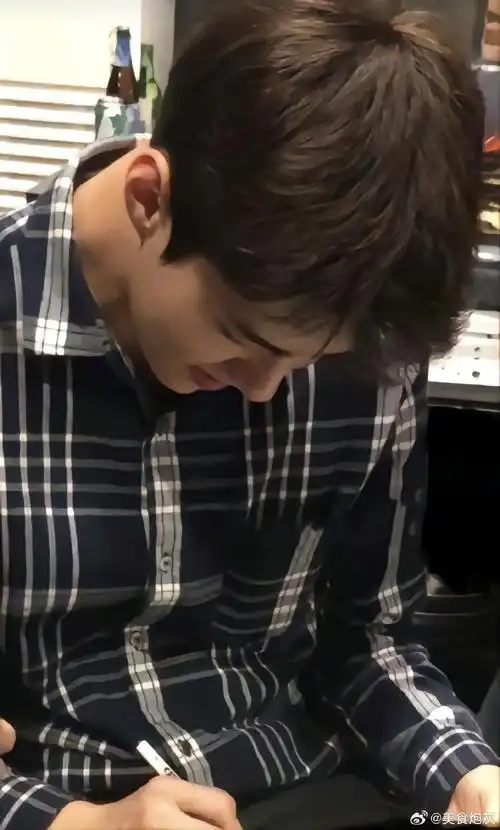 吴世勋给的雪花是温暖的#不知不觉就已经存了许多小勋的照片吴世勋