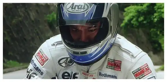 并且成为了"四大天王"之一,他还因为出演了《烈火战车》获得了当年