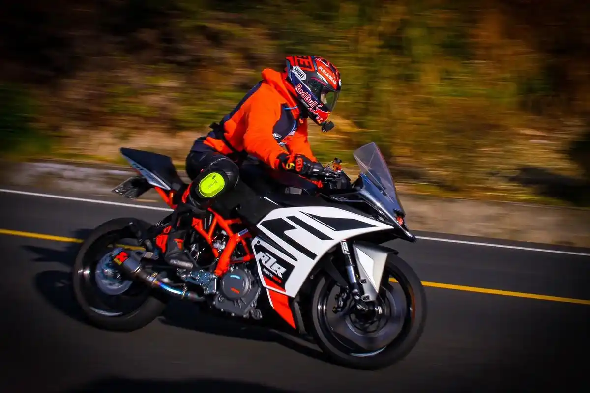 ktm #rc390 #机车摄影 #追焦 - 抖音