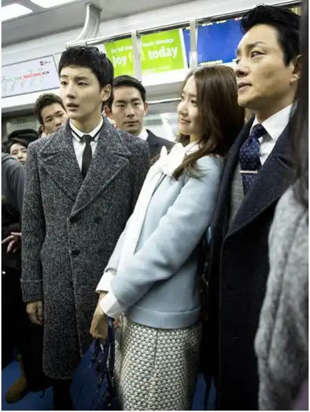 《总理和我》权律刷碗挡太阳化身完美老公|总理|李凡秀|允儿_新浪娱乐