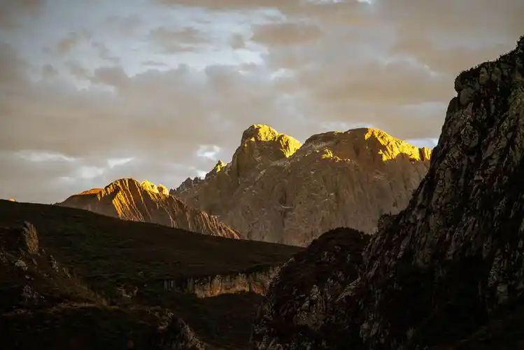 甘南迭部扎尕那迭山措美峰徒步