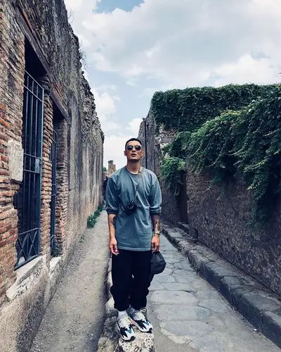 余文乐上脚yeezy700waverunnerboost