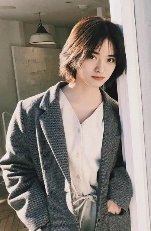 沈月出席活动模样大变,少女感已不在,满脸憔悴惹人心疼