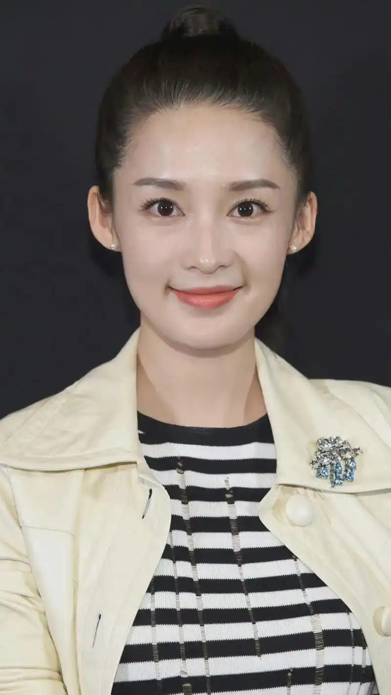 李沁 #笑容最治愈的女孩 #清纯甜美 #美由心生 #素颜 - 抖音