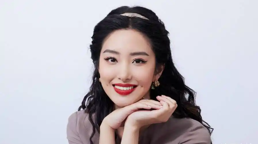 8位长在审美点上的梨涡女星,娇俏中透着灵动,甜到了心坎里_许晴_黎姿