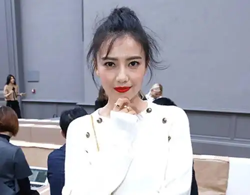 高圆圆顶丸子头清新look知性迷人.