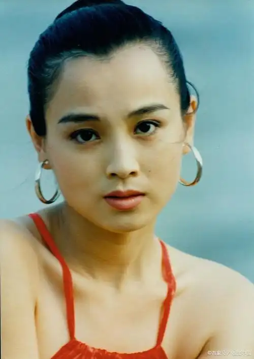 赵明明嘴歪一点不影响她的绝世美貌,李建群和袁立都给她作配