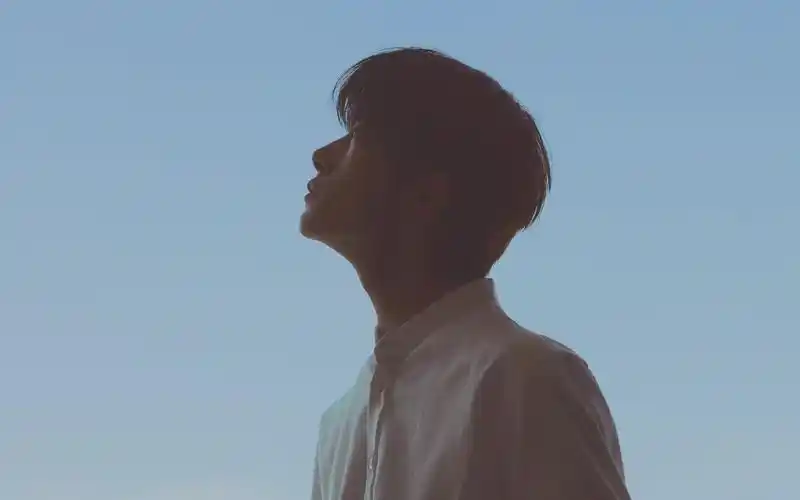 回车桌面>电脑壁纸>明星>大陆明星>易烊千玺时尚酷炫写真>