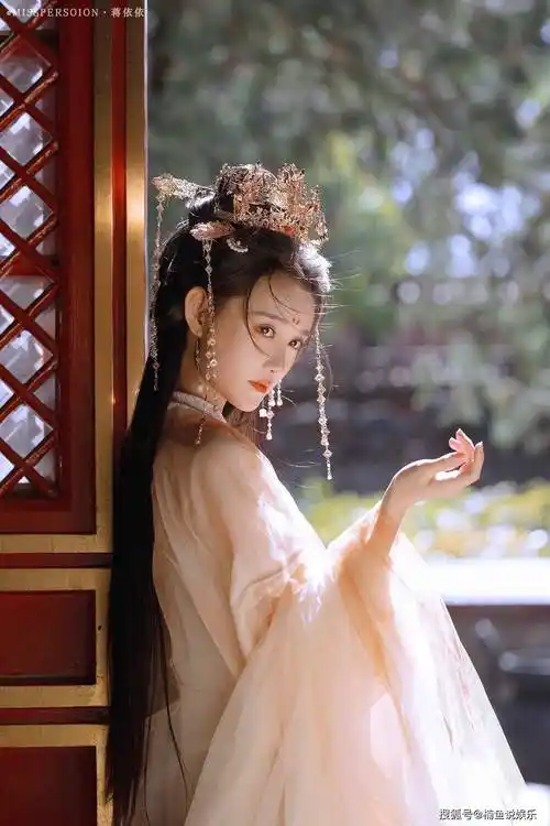 穿古装演绎古典美女,一颦一笑好似仙女下凡_唯美_写真_女子