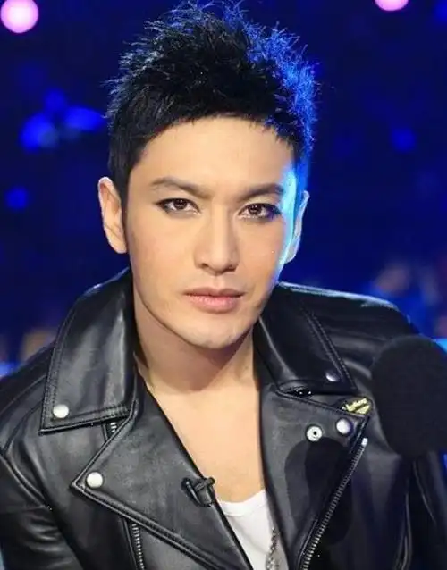 黄晓明模仿亚当烟熏妆:十年前后对比引爆网络怀旧潮