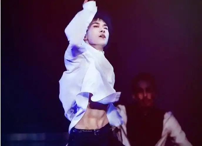 千玺大佬上演肌肉诱惑,看来是引起了大家的广泛关注,但是真心想说的是