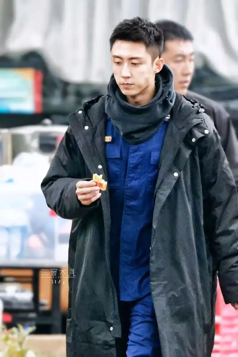 捕捉小吃货一枚95@黄景瑜 #这该死的魅力  #可爱的小吃货 - 抖音