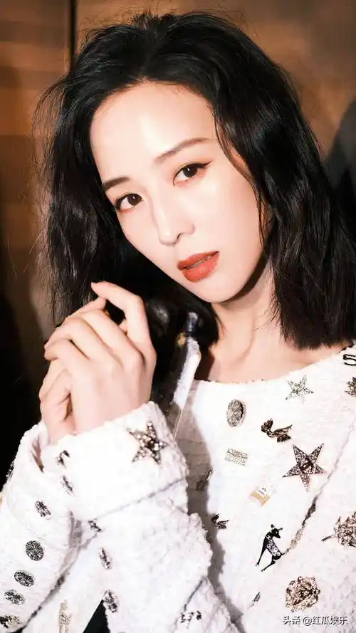 白色静谧温柔,彩色随光绚丽,张钧甯是一隅优雅的风景_气质_冲击_女神