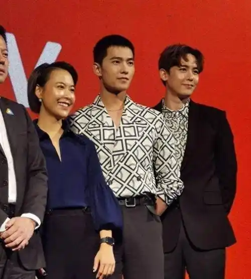 颜值差距:杨幂与崔雪莉同台,杨洋尼坤合影_五官_选择了_身体