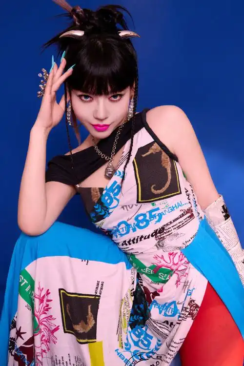 中国国际时装周##了不起的中国设计#中国国际时装周超话吴莫愁