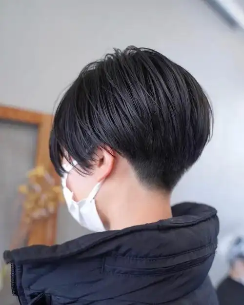 以供参考:它们分别是可推边短发,波波头发型,锁骨发型,长卷发