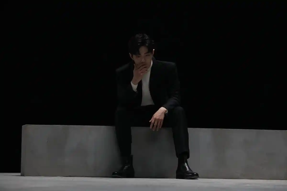 肖战黑白西服图片:战战好帅啊