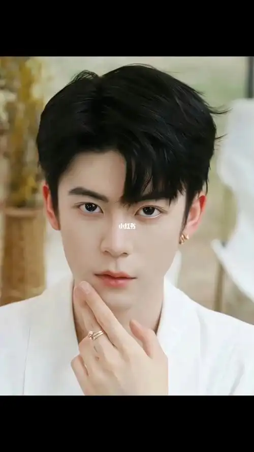 78港风三七小侧背适合痞帅风格的男孩子78追女孩子必备发型78