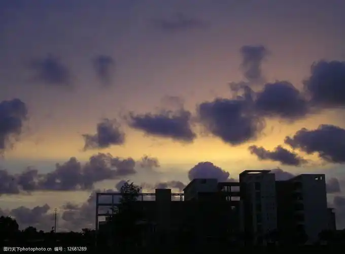 黄昏后的夜晚图片