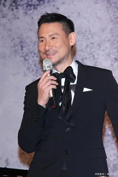 张学友演唱会后突发腹泻,新冠确诊居家隔离,坚韧态度令人敬佩