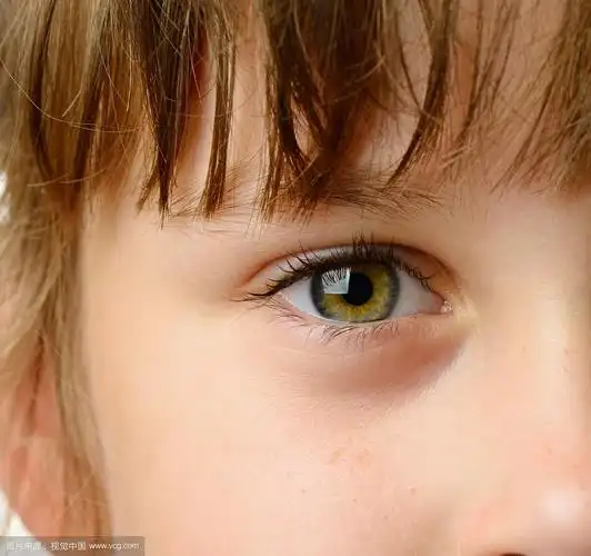 孩子眼睛的特写镜头