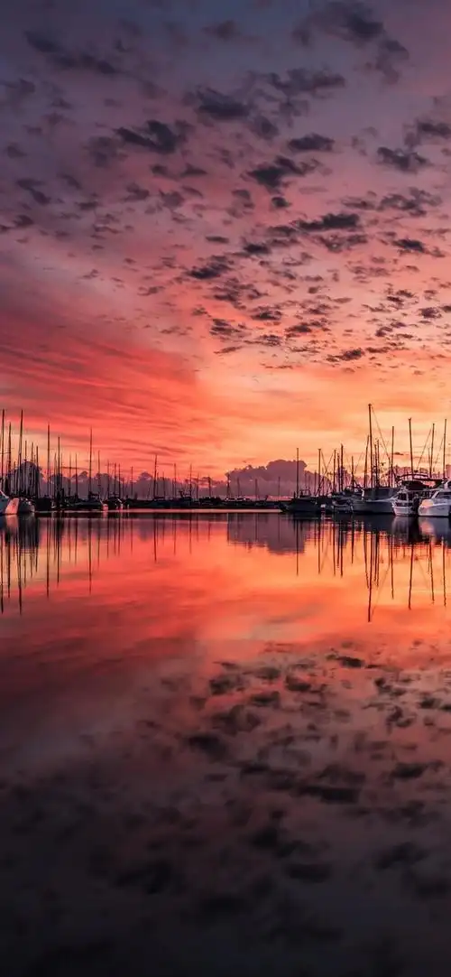 壁纸 码头,游艇,红色的天空,日落,湖 3840x2160 uhd 4k 高清壁纸