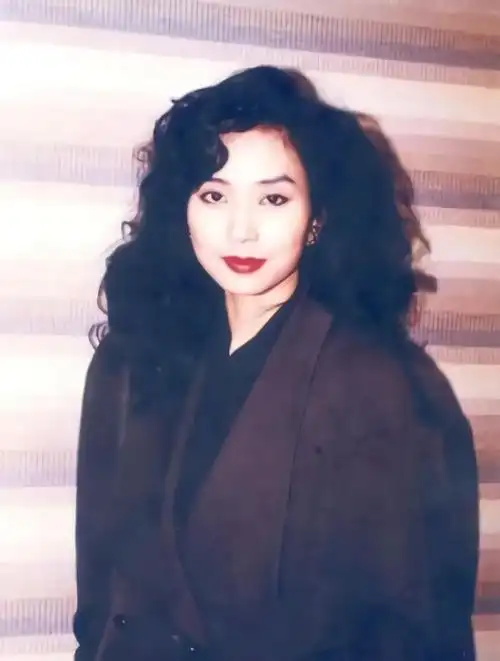 回顾邝美云两次拒嫁给千亿富豪感情遭背叛后最终自己成豪门