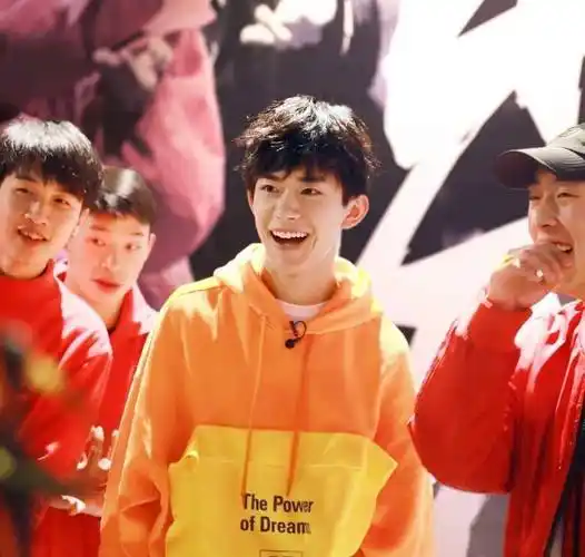 黄锐_妈妈_少年