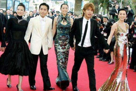 木村拓哉与梁朝伟穿厚底鞋合影,跟唐嫣差半头