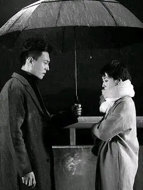 一到下雨天,女人就想起驱车百里送伞的贺涵,浪漫还是傻缺?