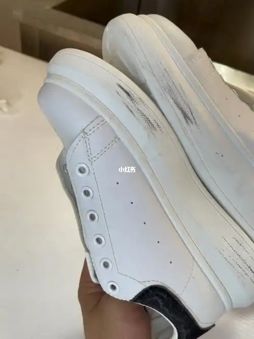 小白鞋蹭痕黑印真的是烦死啦