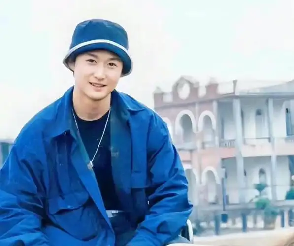 18岁黄渤忍了,18岁鹿晗也忍了,看了18岁的雷佳音我忍不了了