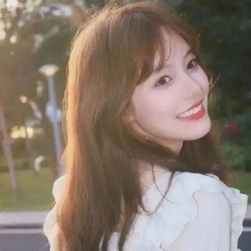 求笑得开心的女生头像