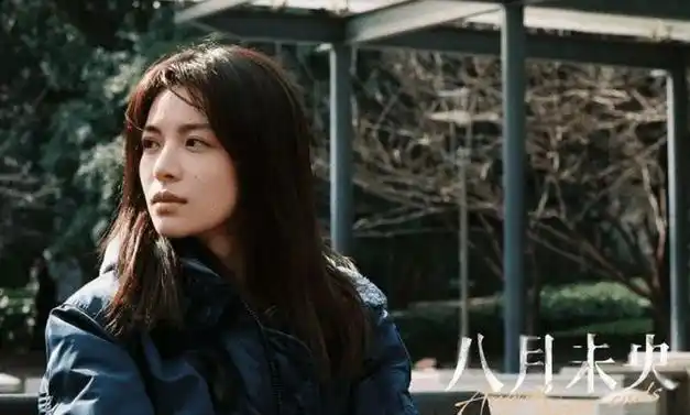 2019年,钟楚曦在电影《宠爱》中与陈伟霆上演了一段撩得恰到好处,欲到