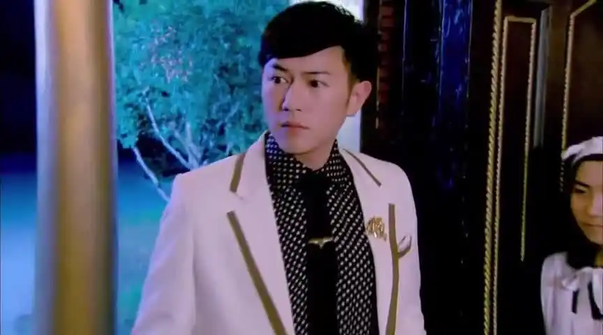 烽火佳人:杜允唐准备好了聘礼去接青萍,青萍却失踪了,真是气人