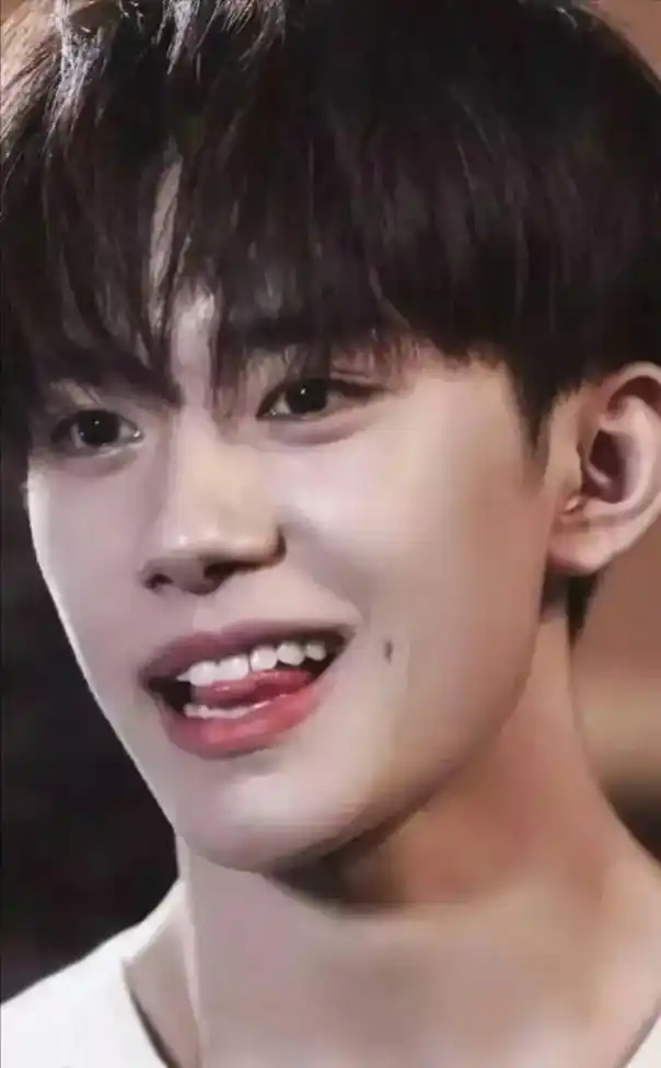 浅浅的梨窝笑超治愈#一眼沦陷 #努力去见他 #最好的易烊千玺 - 抖音